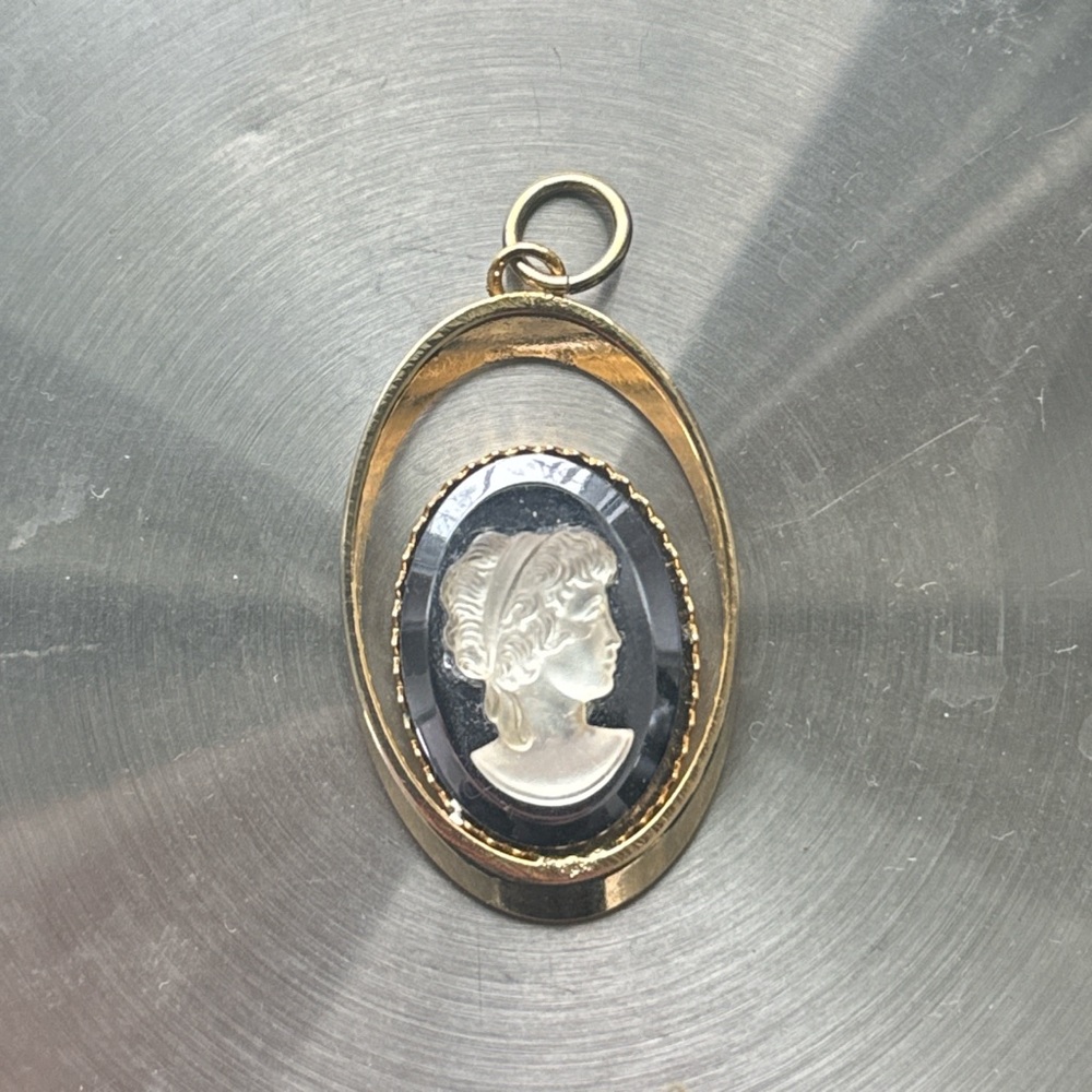 Vintage Cameo Pendant